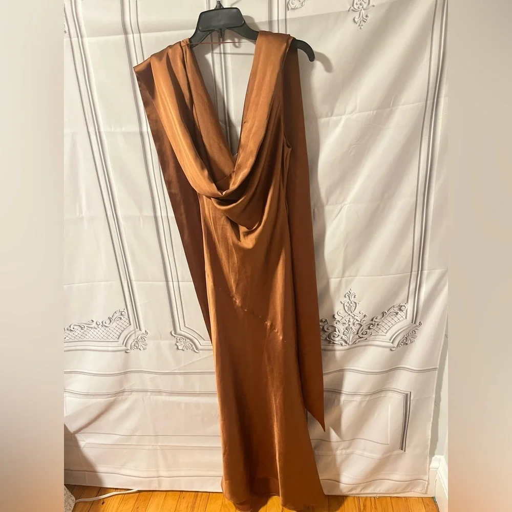 NWT Zara dress gown scarf satin neck
🚨FIRM PRICE NO DISCOUNT ON THIS DRESS - Picture 6 of 13